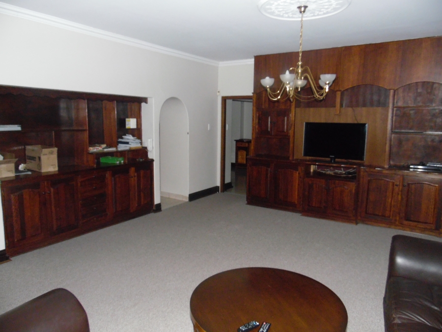 6 Bedroom Property for Sale in Jim Fouchepark Free State